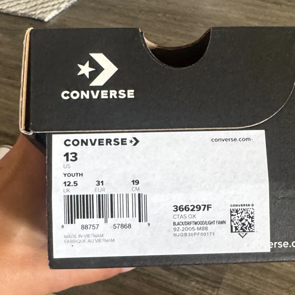 Converse playful leopard